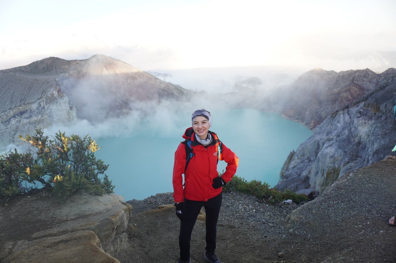 Raline Shah di Kawah Ijen